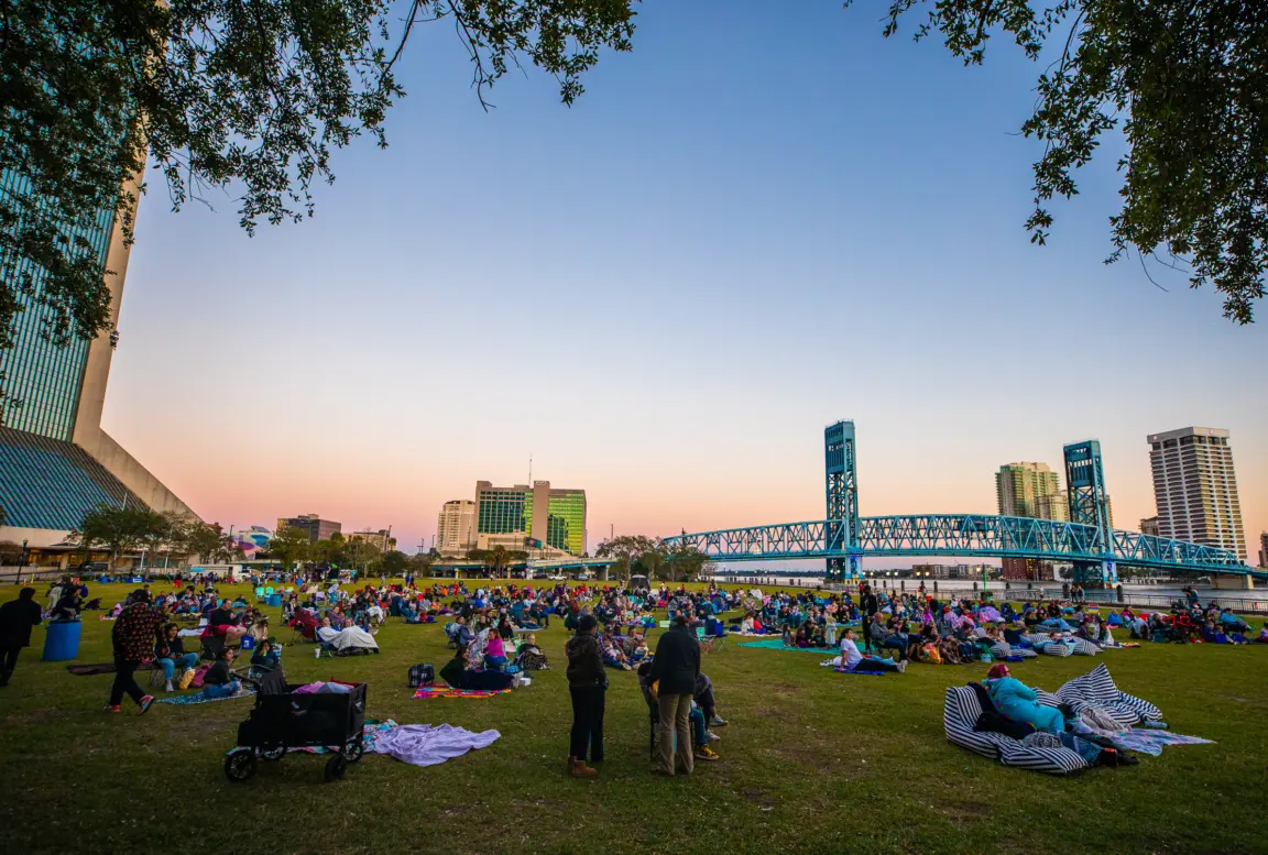 Jacksonville, FL skyline at sunset, a growing job market for financial services and corporate headquarters